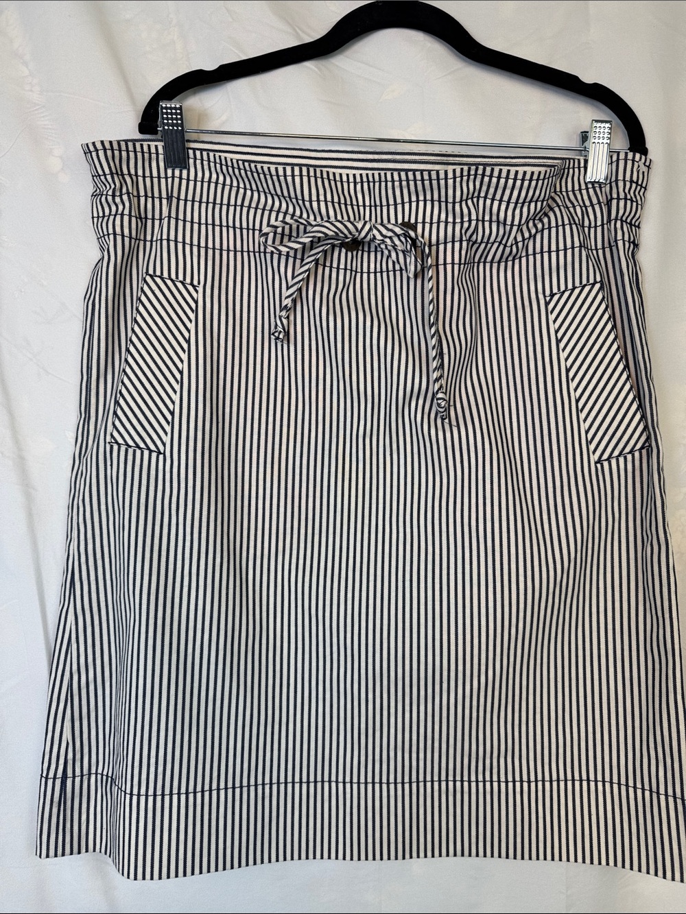 Isaac Mizrahi Black & White Striped Drawstring Midi Skirt